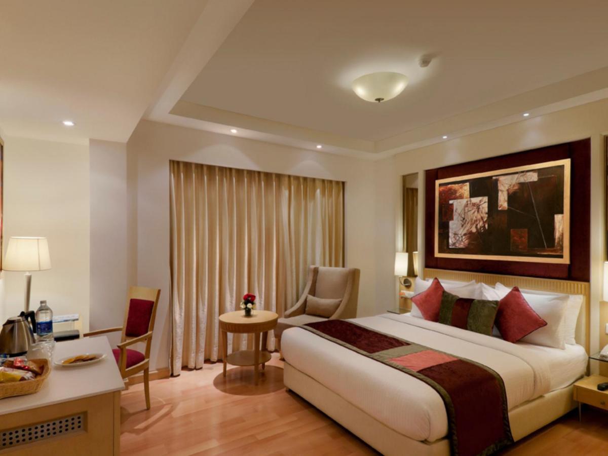 Inde Hotel Vista Woods Huda City Centre, Gurgaon Zewnętrze zdjęcie