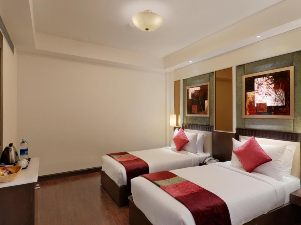 Inde Hotel Vista Woods Huda City Centre, Gurgaon Zewnętrze zdjęcie