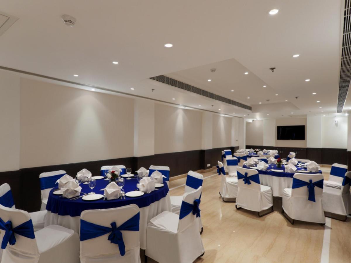 Inde Hotel Vista Woods Huda City Centre, Gurgaon Zewnętrze zdjęcie