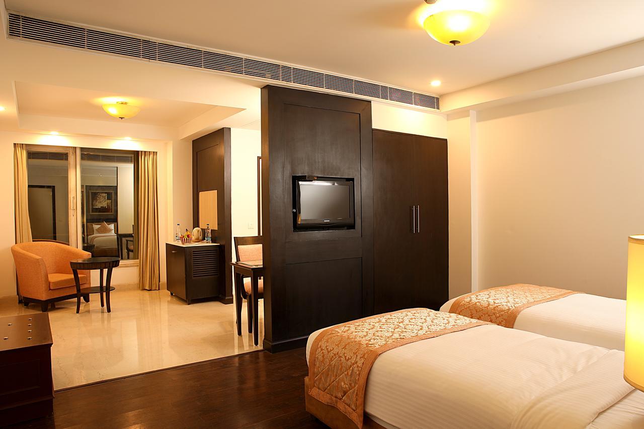 Inde Hotel Vista Woods Huda City Centre, Gurgaon Zewnętrze zdjęcie