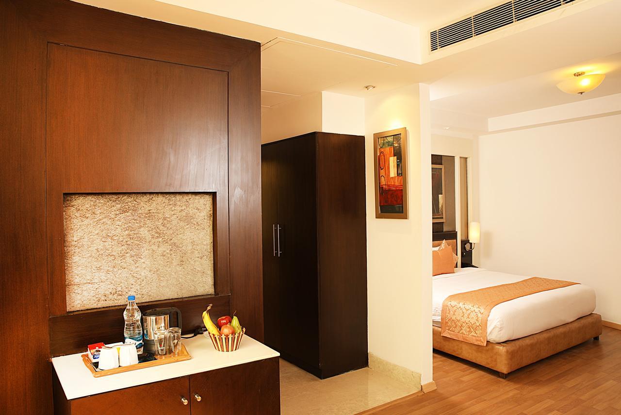 Inde Hotel Vista Woods Huda City Centre, Gurgaon Zewnętrze zdjęcie